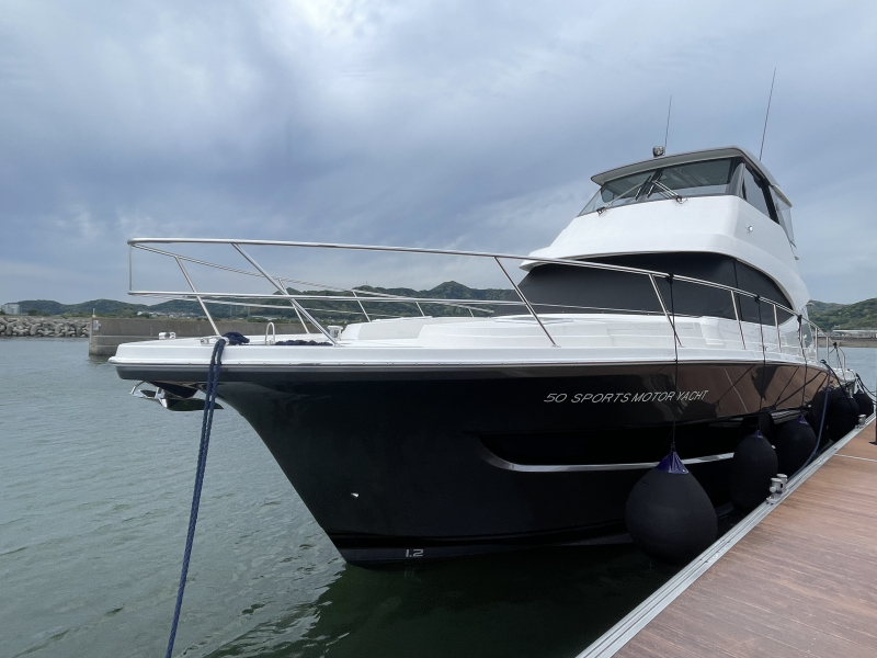 リビエラ 50 Sports Motor Yacht写真